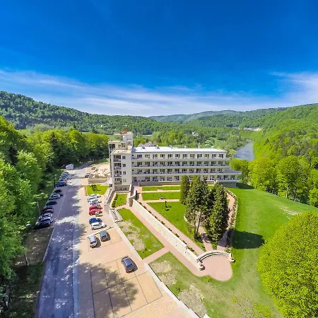 Sanatorium Uzdrowiskowe Wiktor Cechini Resort *
