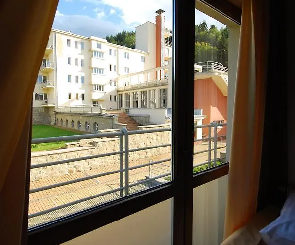 Sanatorium Uzdrowiskowe Wiktor Cechini Üdülőközpont